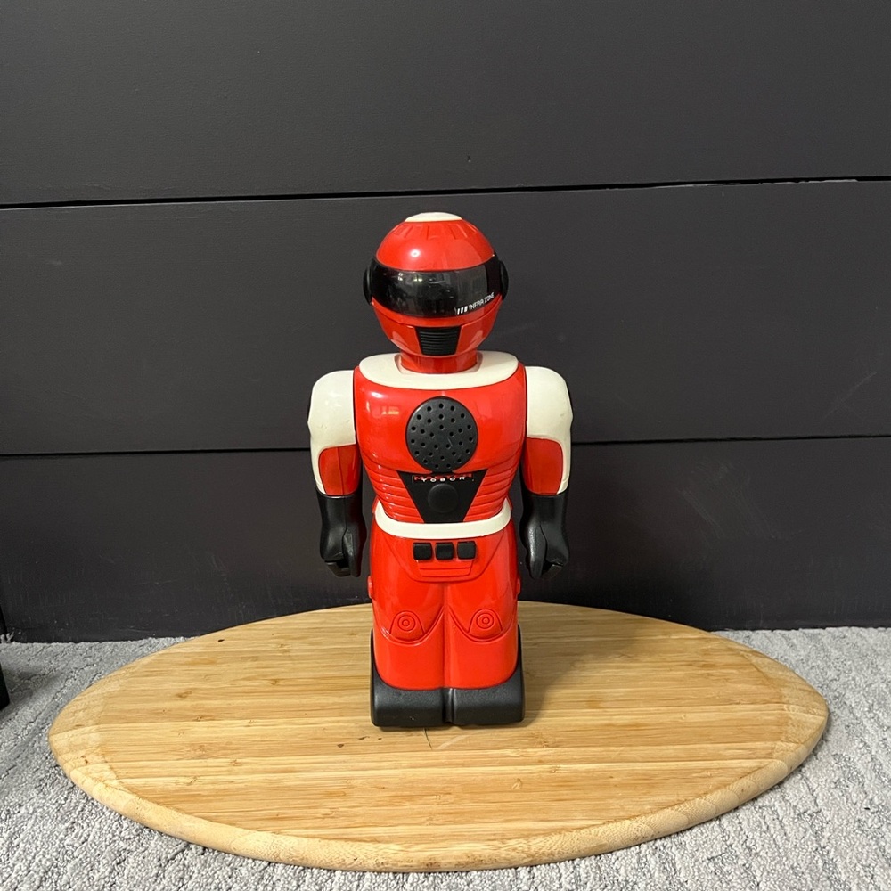 VTG BATTERY OPERATED 1995 MASTER TOBOR ROBOT MADE IN CHINA WORKING